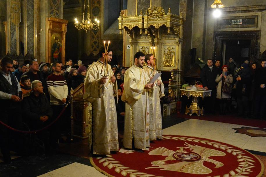 În cadrul slujbei, tânărul diacon Ștefan Cenușă a fost hirotonit întru preot/ Foto: Flavius Popa