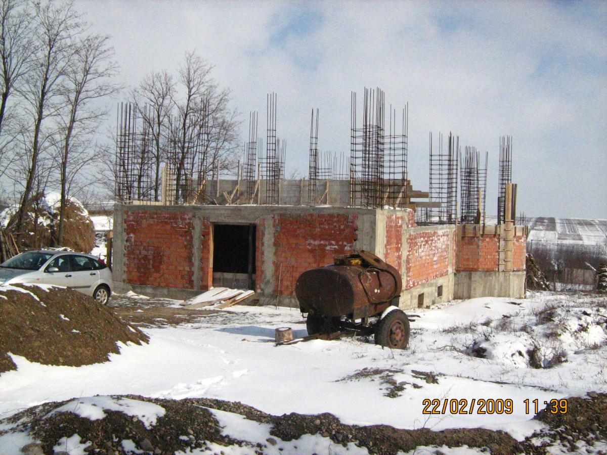 Etapă din construcția noului locaș de cult .