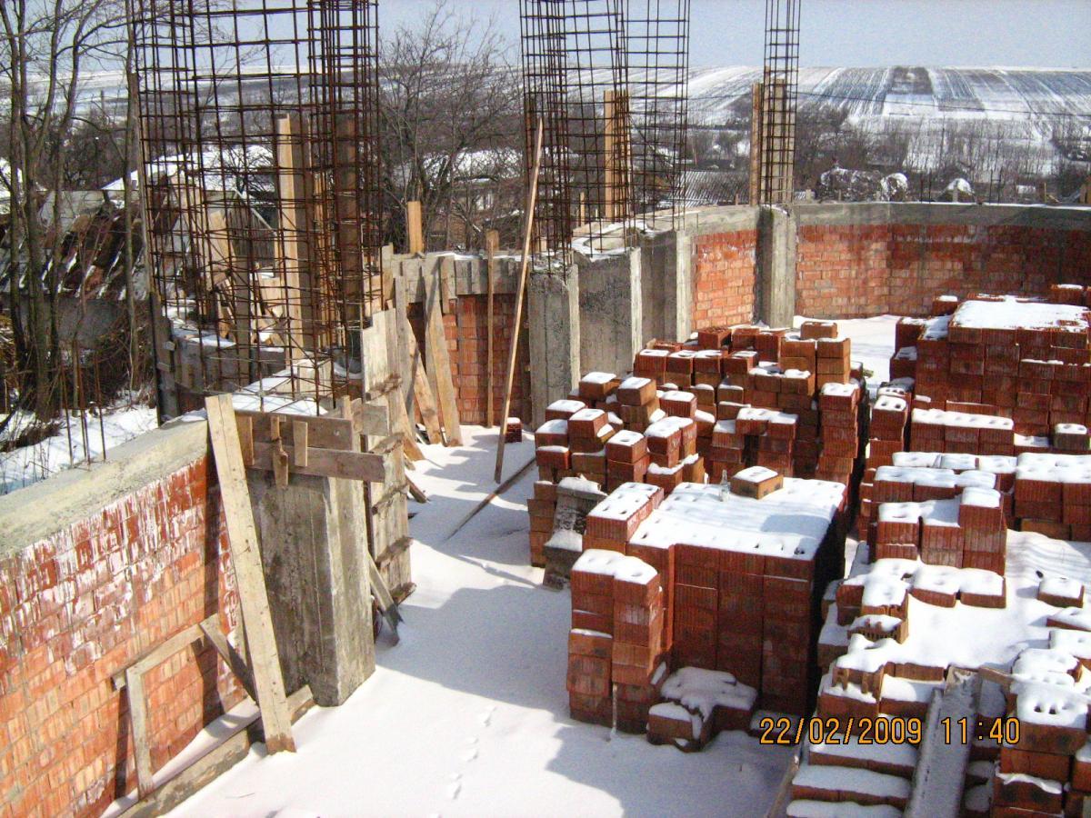 Etapă din construcția noului locaș de cult .