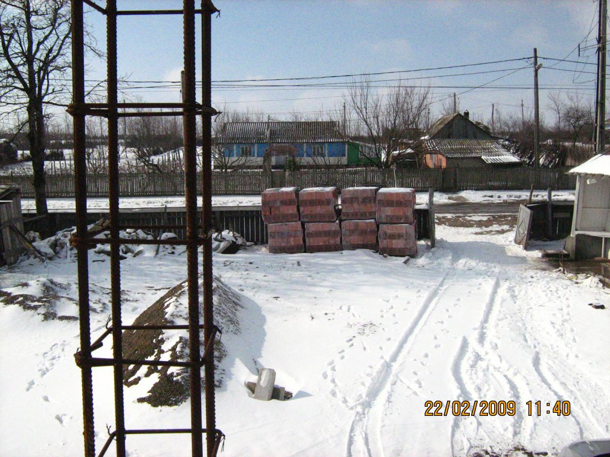 Etapă din construcția noului locaș de cult .