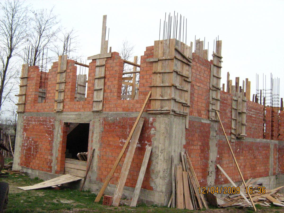 Construcția noului locaș de cult .