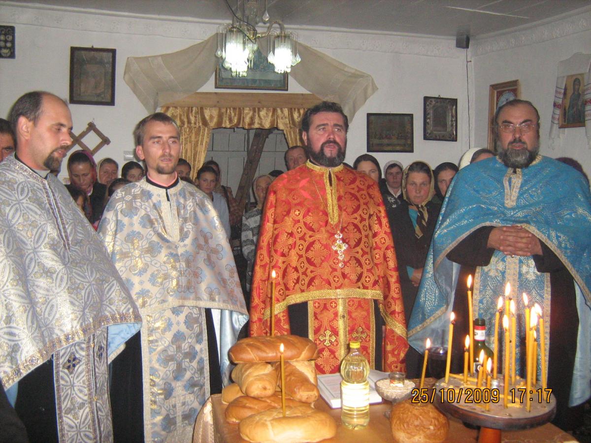 Vecernie la hramul parohiei .